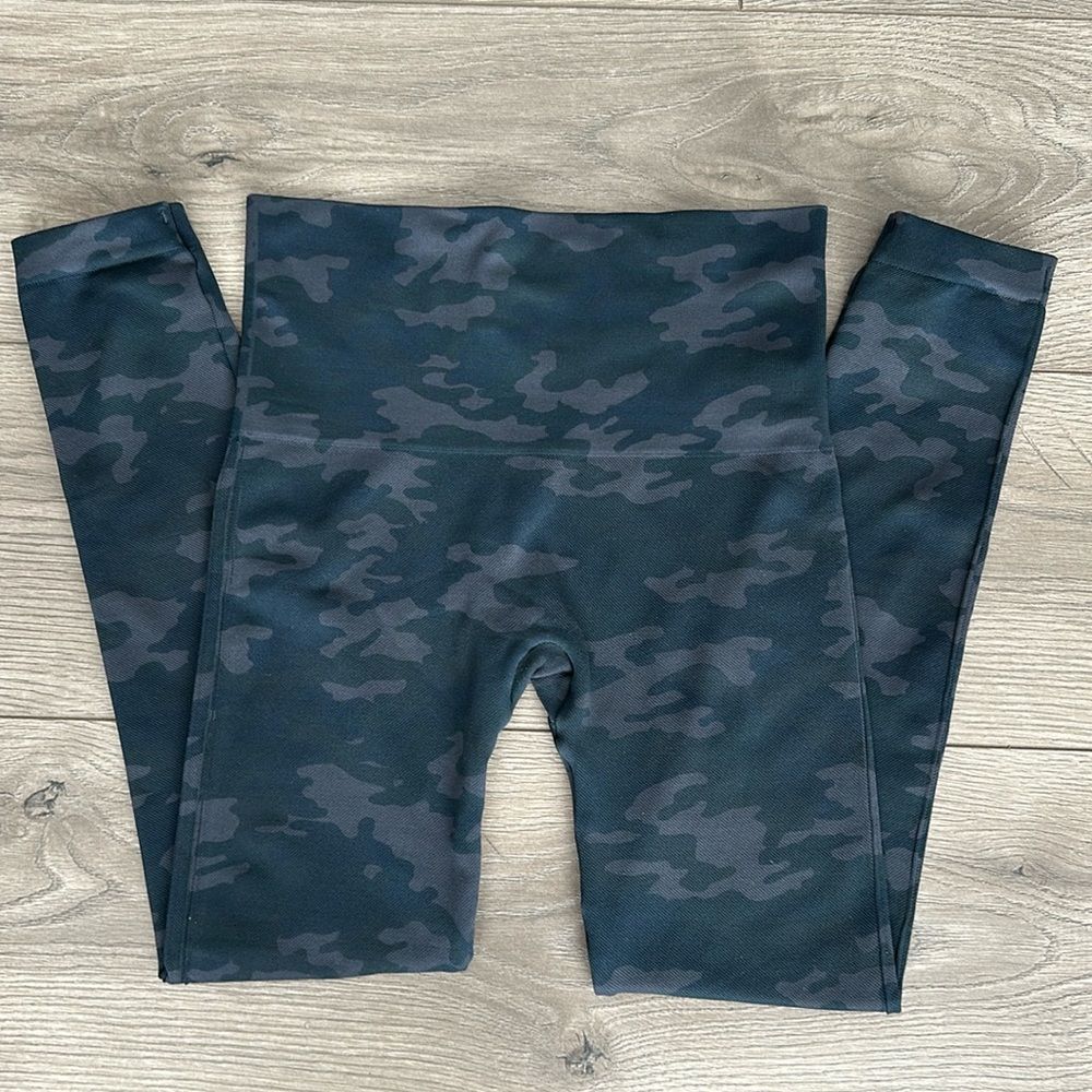 SPANX Seamless High Rise Gray‎ Camo Leggings Size Small